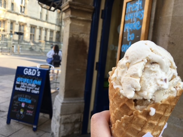 オックスフォード　街並み　アイスクリーム食べ歩き