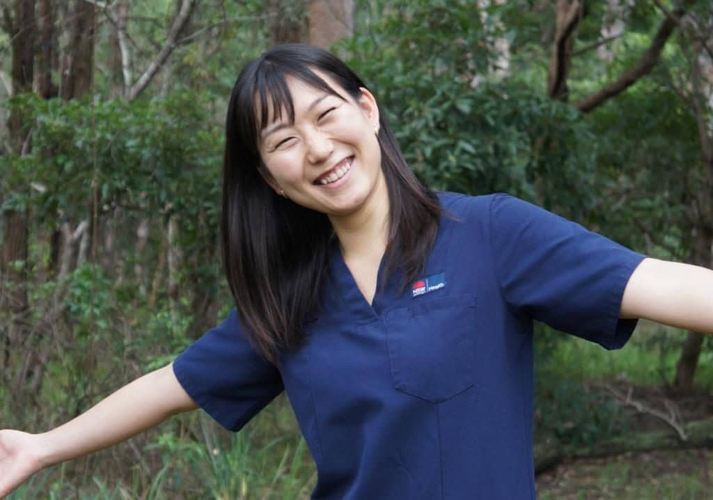 念願の看護師となり、シドニーの病院で看護師長として働く木村安谷さん。