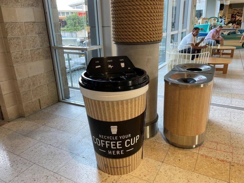 コーヒーカップ型のゴミ箱