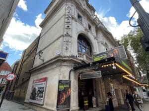 イギリス留学 ロンドン留学 シアター 大人の留学 演劇 レスタースクエア